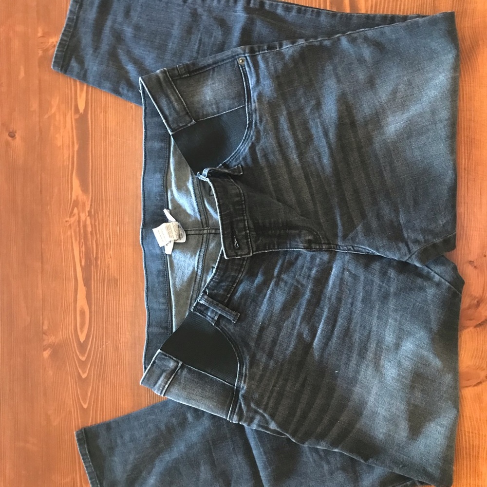 Liz Lange Maternity under belly style skinny jeans